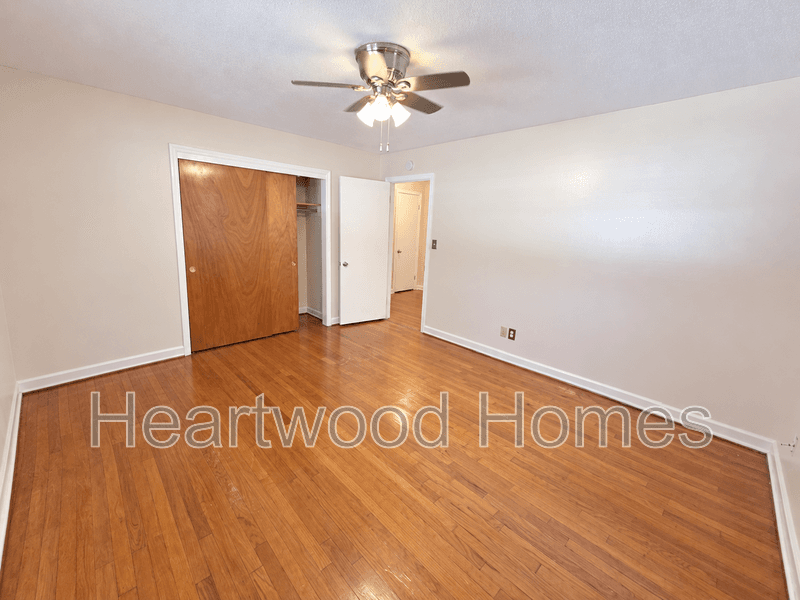 Columbia House: 1213 Deerwood Street