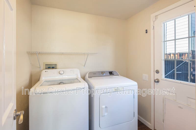 Brentwood House: 342 Chaucer Drive
