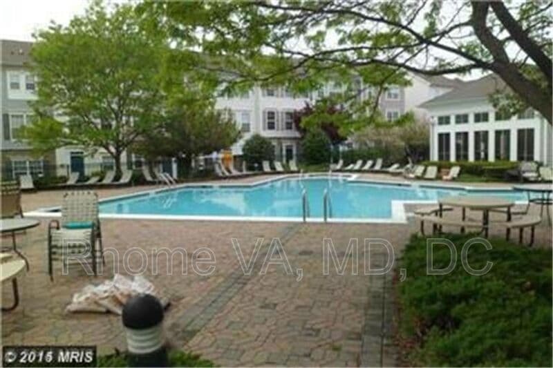 Ashburn Townhome: 21792 Dragon's Green Square