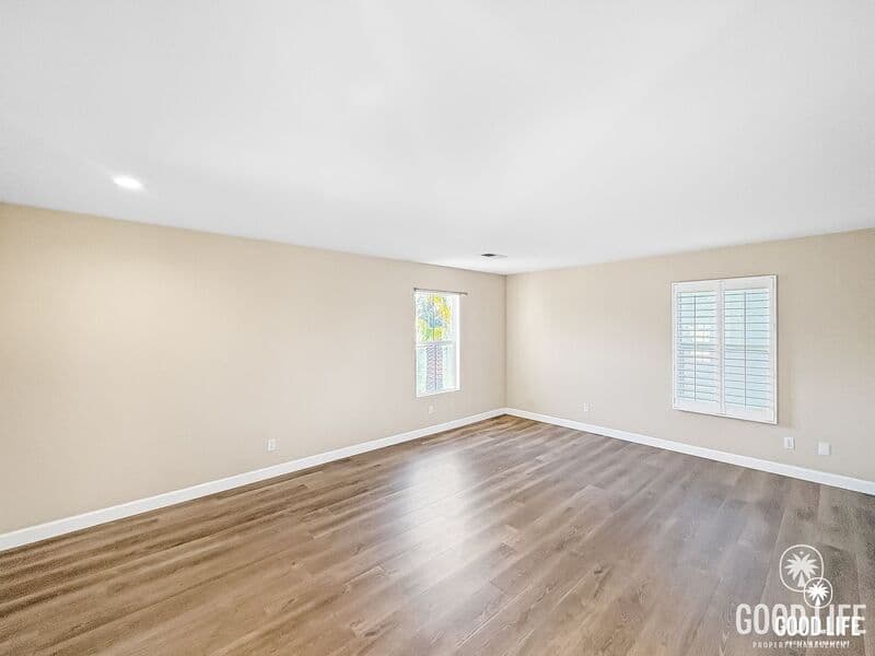 Oceanside House: 1124 Brighton Dr