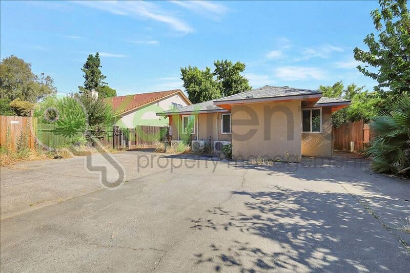 Sacramento House: 4806 Yosemite Avenue