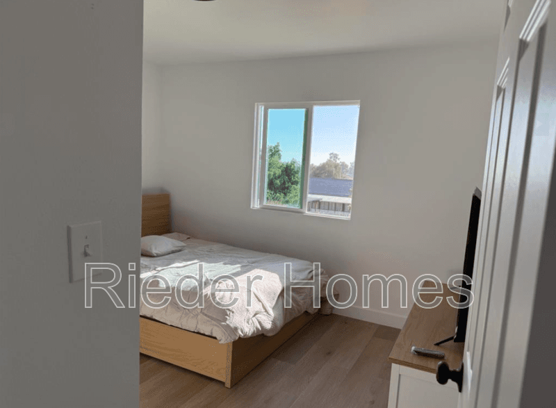 San Diego Condo: 664 Carefree Dr