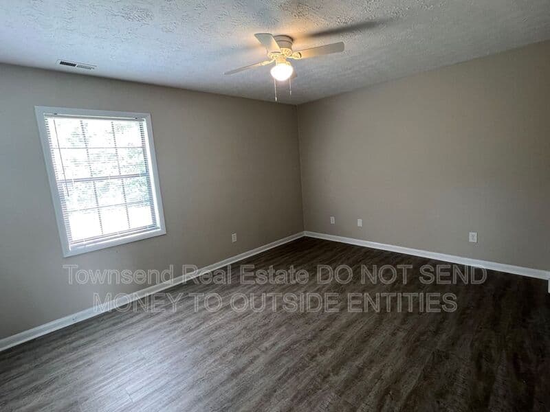 Fayetteville House: 1429B Ireland Dr