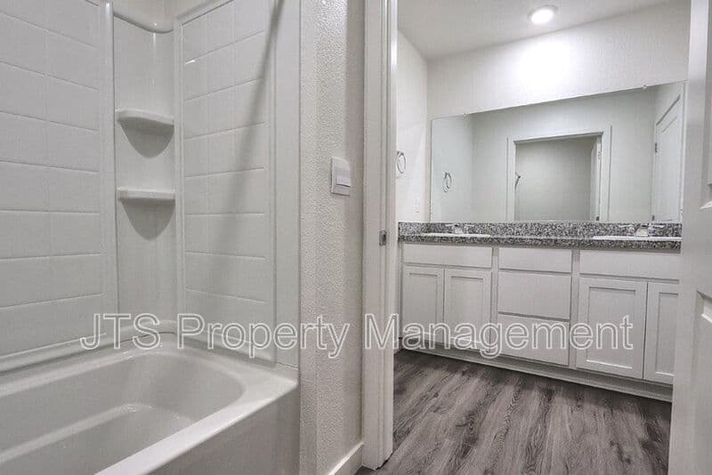 Roseville House: 2049 Shady Tree Circle