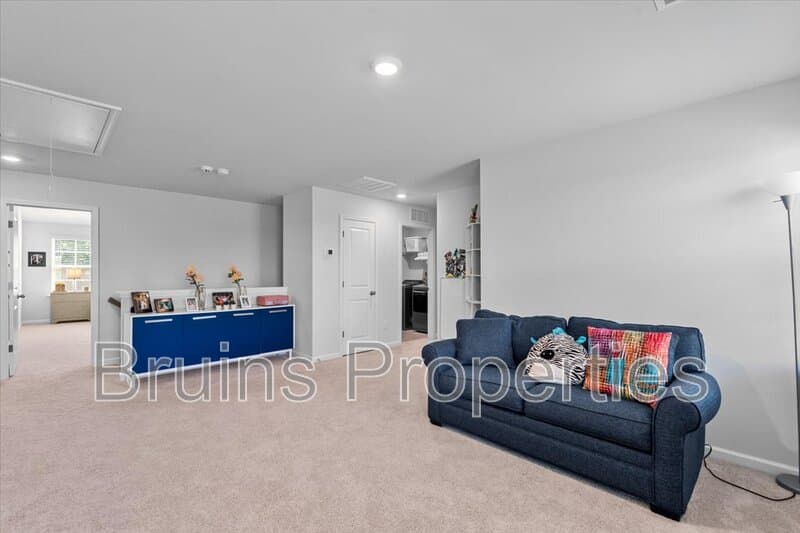 Stokesdale House: 349 Willowbrooke Way