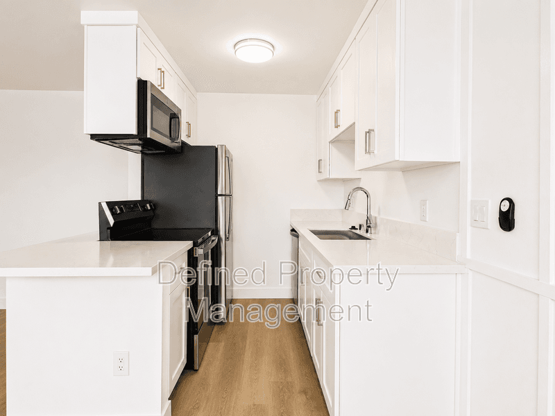 Reseda Condo: 7722 Reseda Blvd 131