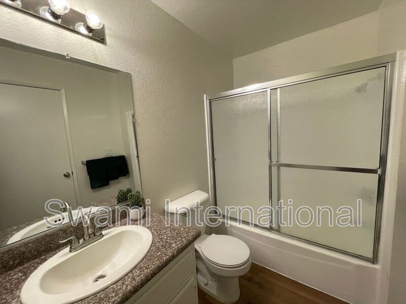 Bellflower Condo: 10030 Rosecrans Ave.