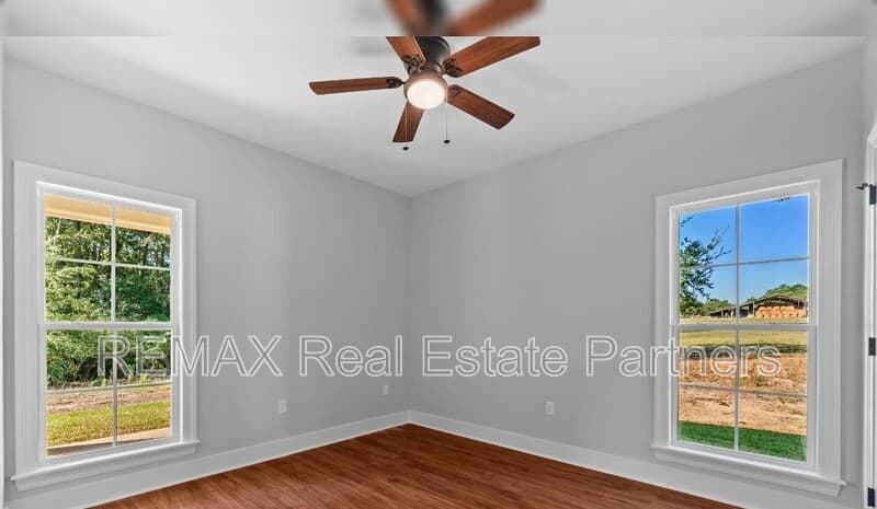 Sumrall House: 43 Dearman Rd
