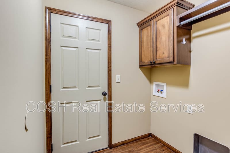 Colwich Condo: 406 North Colorado Avenue - F