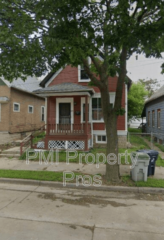 Milwaukee House: 615 W Chambers St