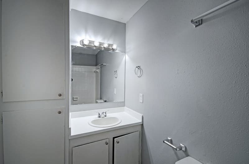Jackson Condo: 225 W McDowell  - E2