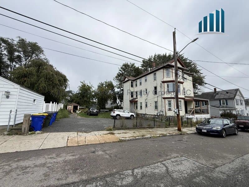 Fall River Condo: 76 Angell St