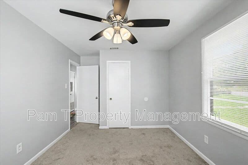 Savannah House: 2619-A Livingston Ave.