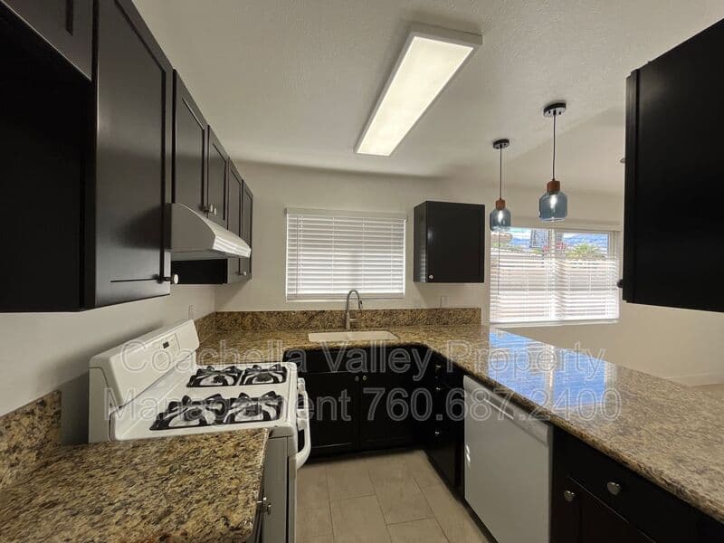 Cathedral City House: 32610 Pueblo Trl