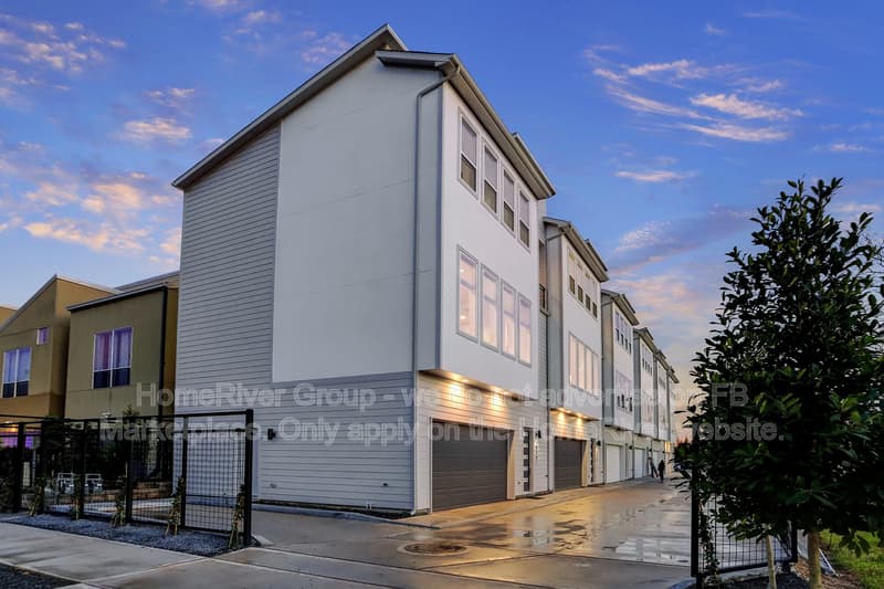 Houston House: 2914 Cline St