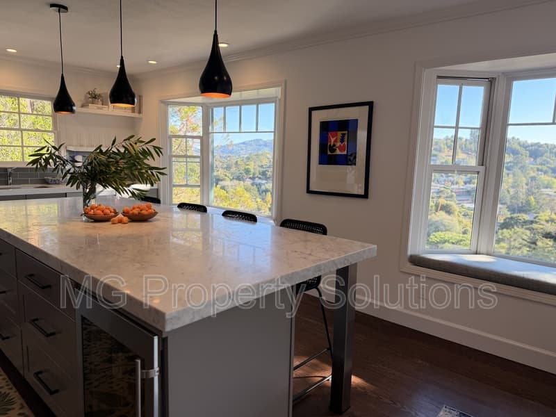 Mill Valley House: 74 Bay Vista Drive