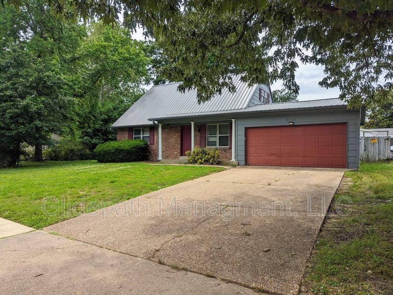 Jonesboro House: 1501 Broadmoor