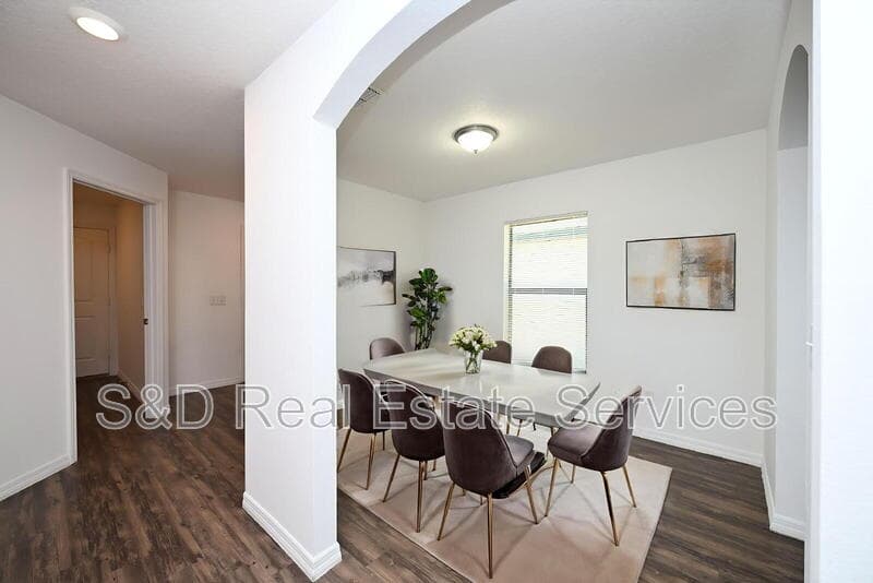 Lakeland House: 2238 Caspian Dr