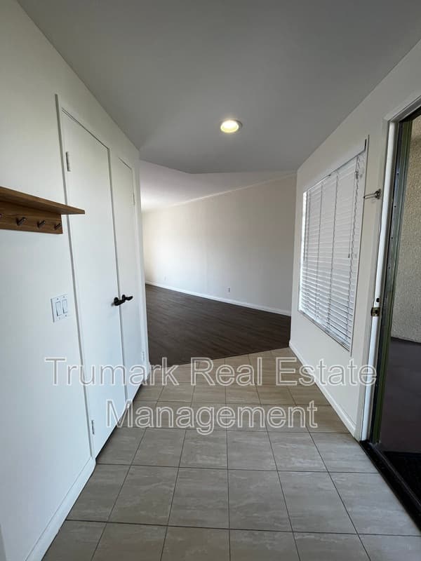 Glendale Condo: 412 N Kenwood St.