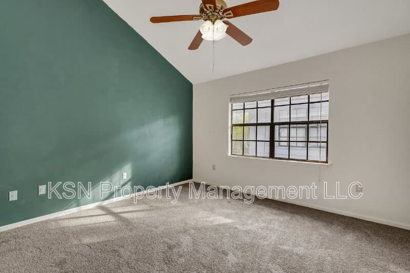 Savannah Townhome: 2220 East Victory Drive