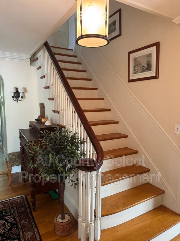 Beverly House: 38 Baker Ave