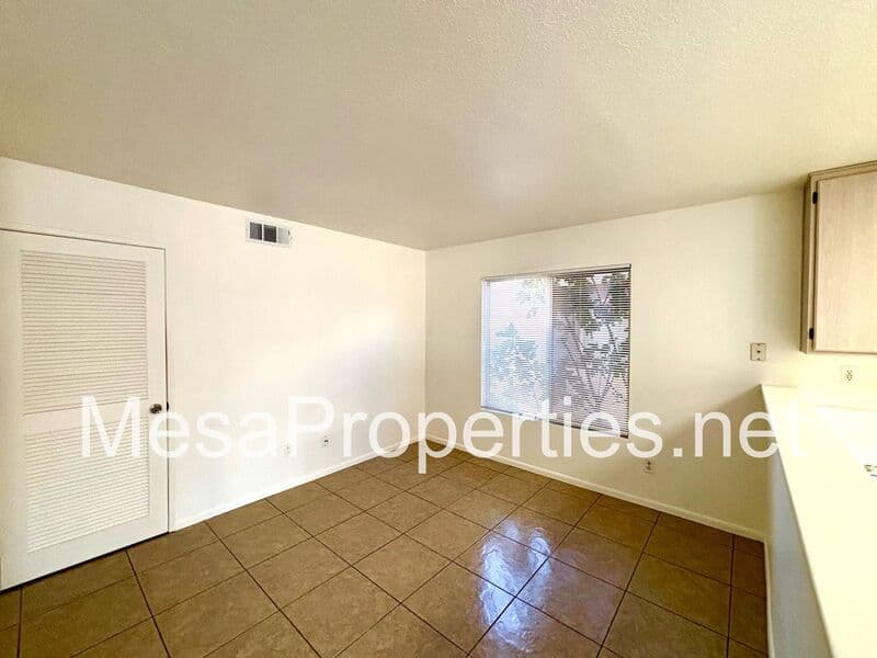 Victorville House: 14565 Windmill Rd
