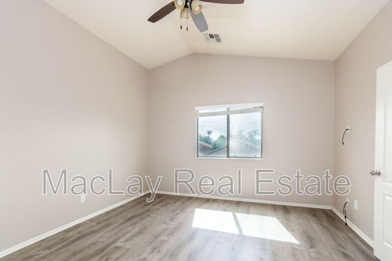 Glendale House: 7265 W Glenn Dr