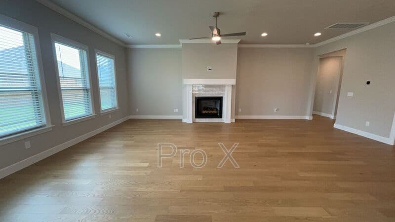 Pea Ridge House: 2408 Charles St