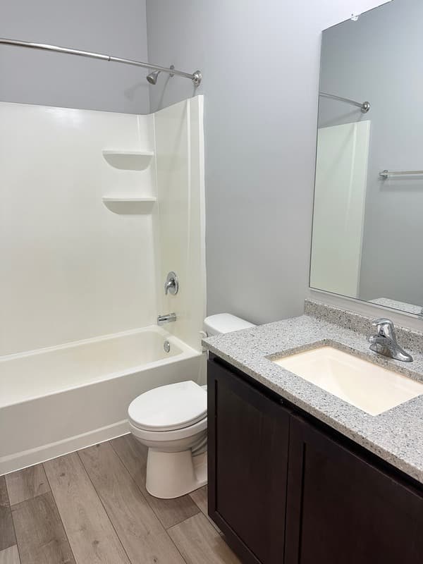 East Dundee Condo: 811 E Main St