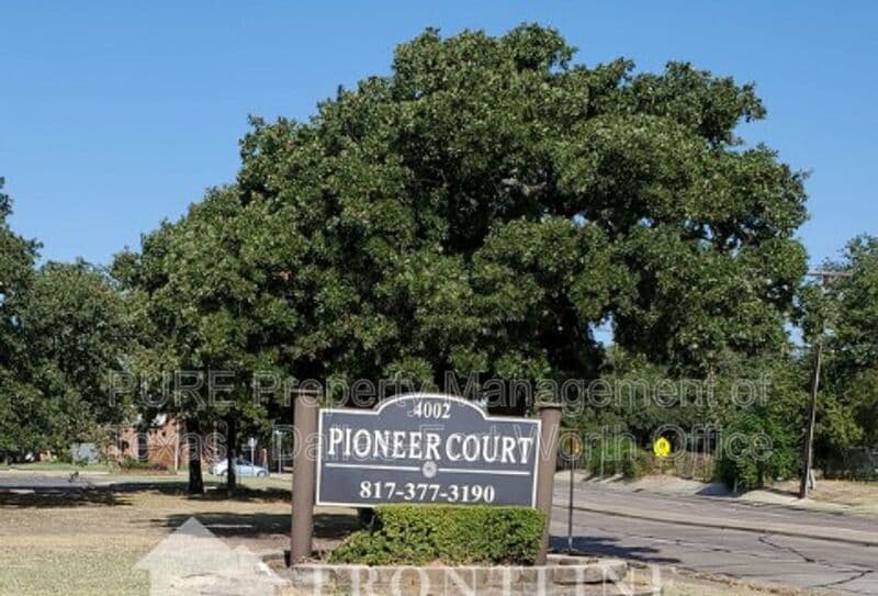 Irving Condo: 4004 W. Pioneer Dr.