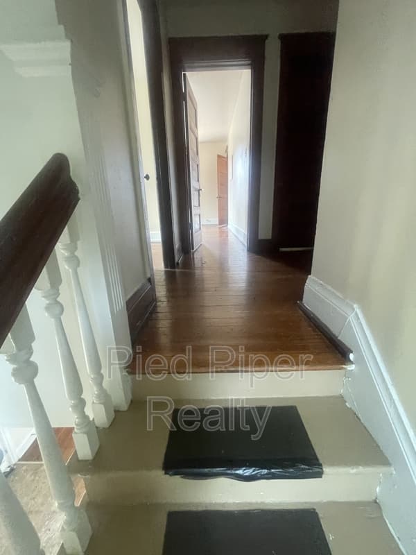 Freeport House: 943 S Galena Ave