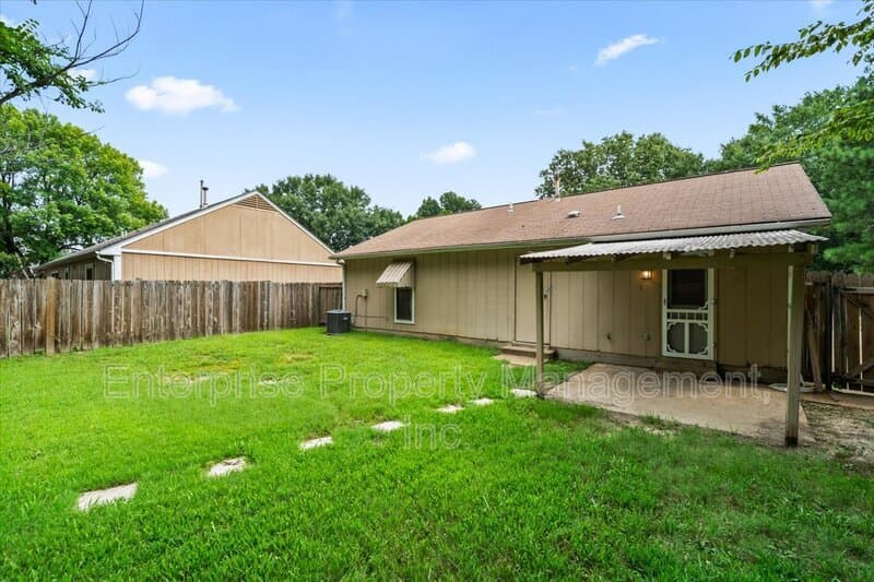 Memphis House: 7103 Tagen Dr