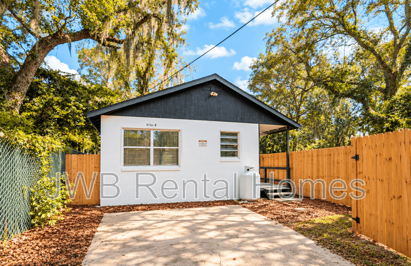 Jacksonville House: 6135 Lynnwood Ave Unit B