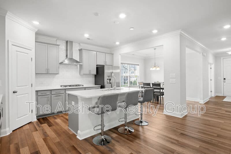 Angier House: 121 Barnwell Loop