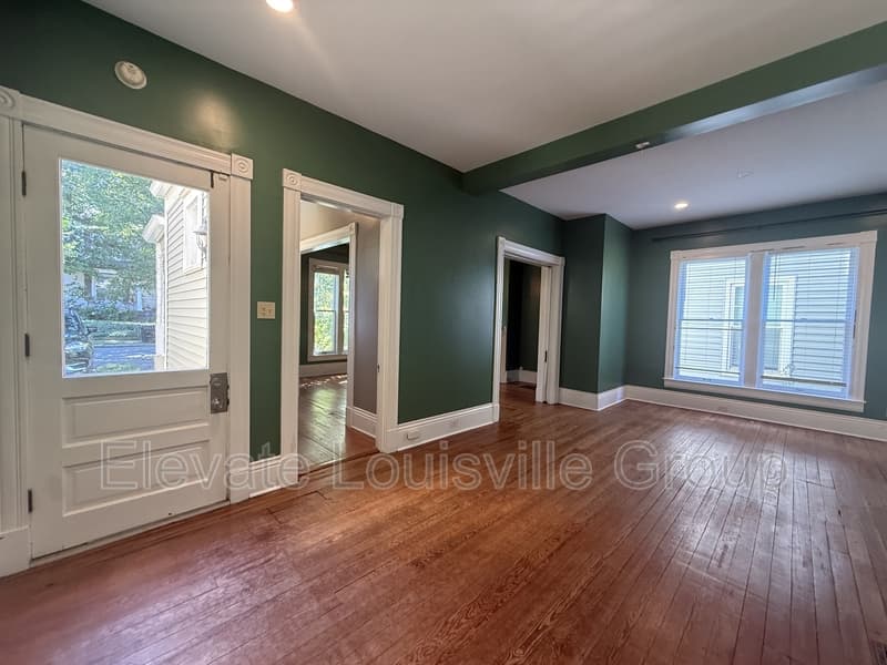 Louisville House: 102 Waverly Court