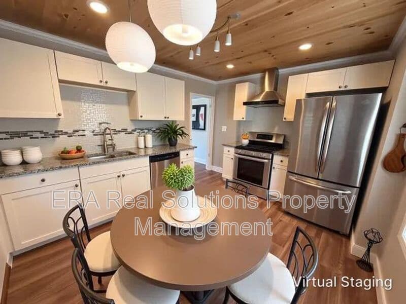Columbus House: 871 Ruby Ave