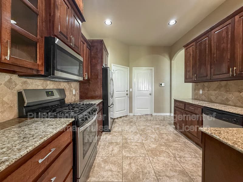 Broken Arrow House: 1012 W Fargo Ln