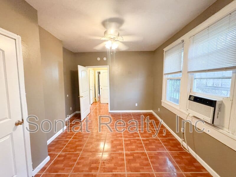 New Orleans House: 1121 S. Genois St.