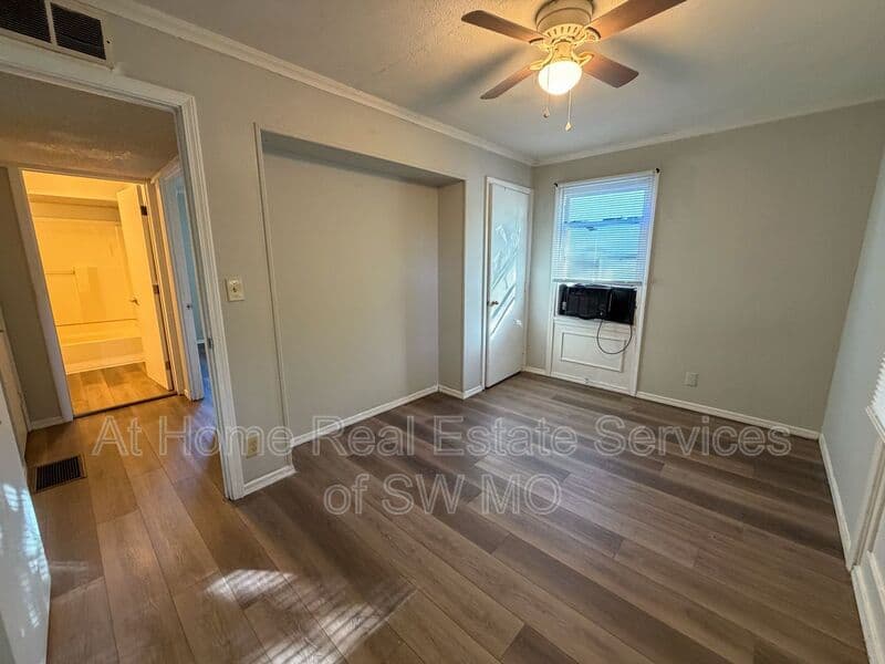 Springfield House: 1508 S Pickwick Ave