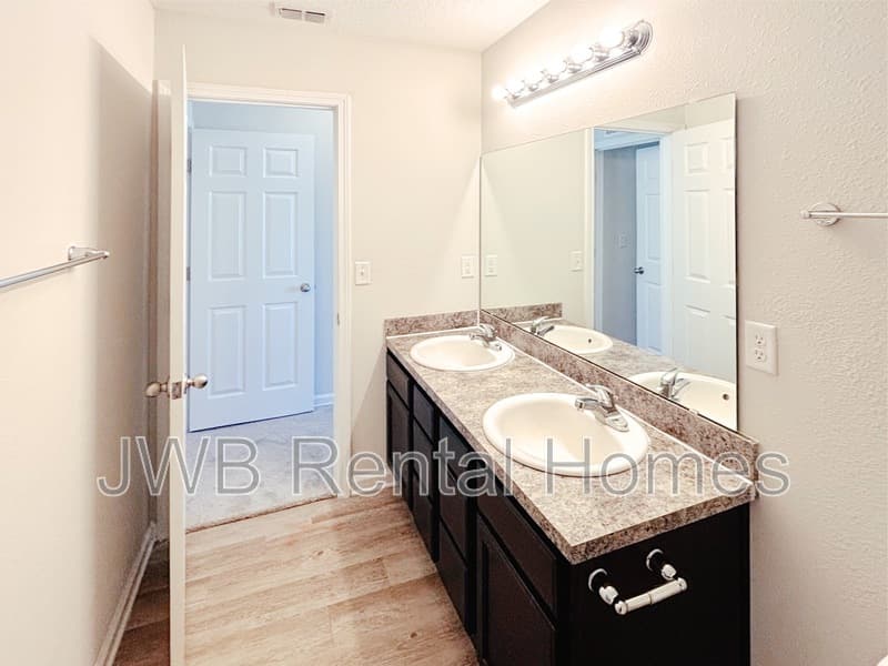 Jacksonville House: 8604 Dandy Ave