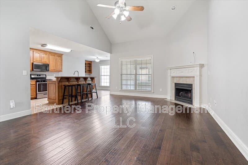 Fayetteville House: 596 North Fox Meadows Lane