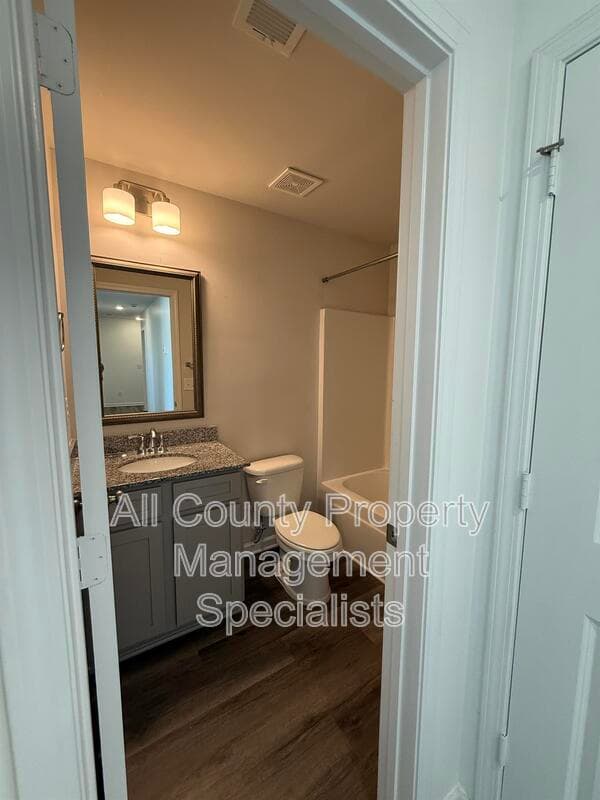 Hopkins House: 210 Bevington Brook Ln