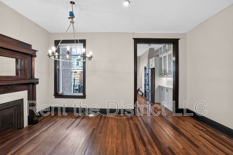 Washington Townhome: 37 Rhode Island Avenue NW