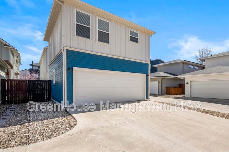 Bentonville House: 636 SW B ST
