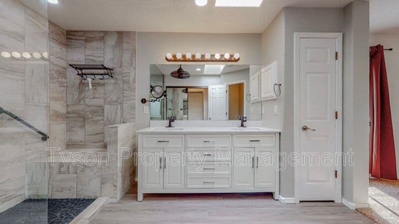 Albuquerque House: 8705 Silvercrest Ct NW