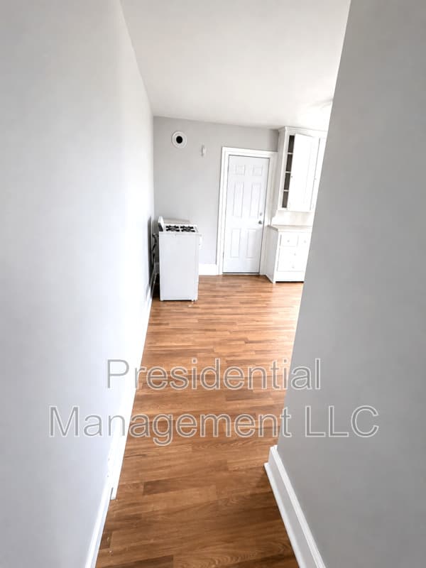 Waterbury Condo: 74 Holmes Ave