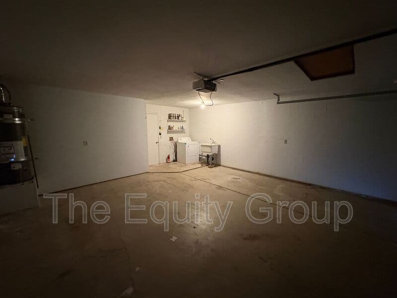 Visalia House: 2324 West Delta Ave