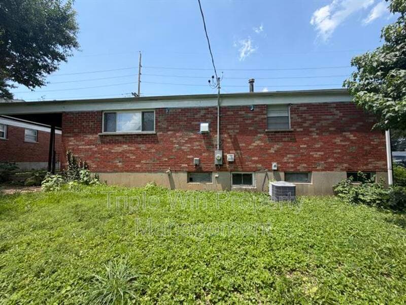 HAZELWOOD House: 7250 HOWDERSHELL RD