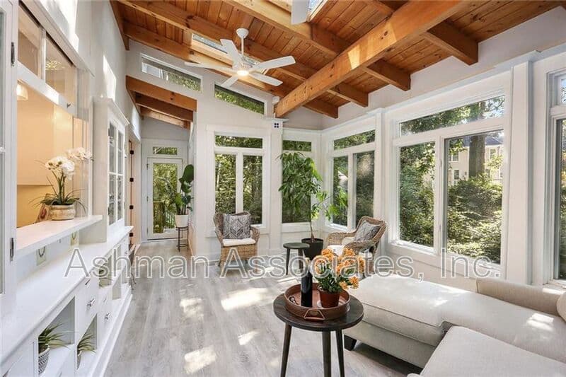 Atlanta House: 930 Manchester Place