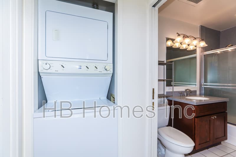 Honolulu Condo: 725 Kapiolani Boulevard #2402 - 1